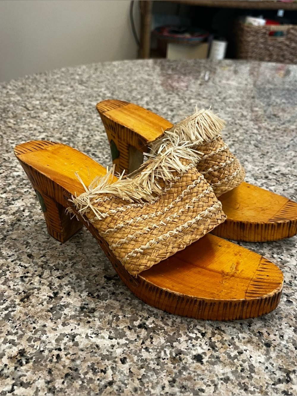 Vintage retro Wood raffia straw painted sandals heels size 6 hibiscus